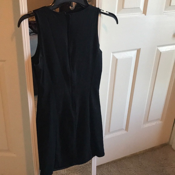 Black dress - Picture 4 of 4